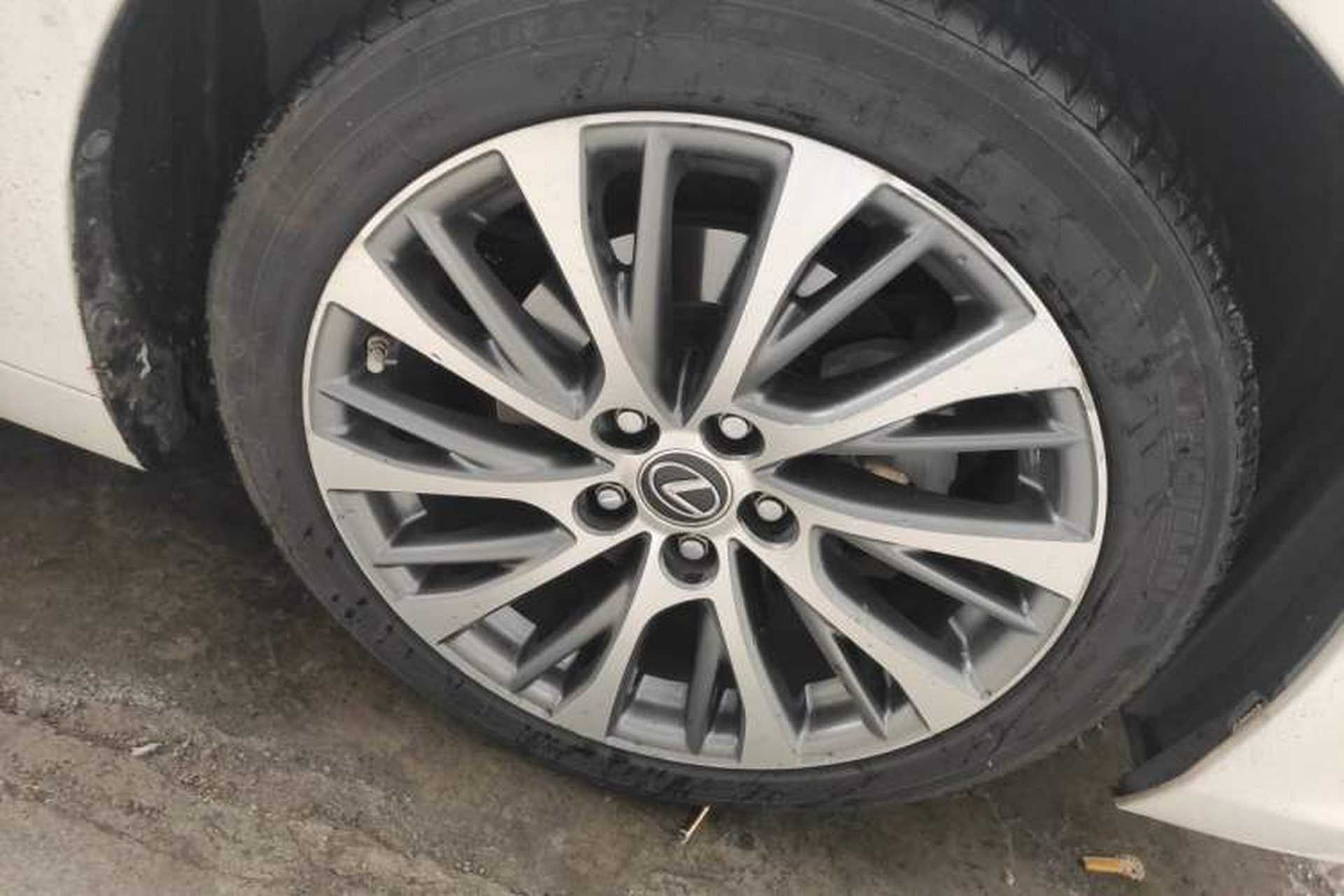 Used Lexus ES 2018 300h Premium Edition China VI Standard Right Front Wheel Hub