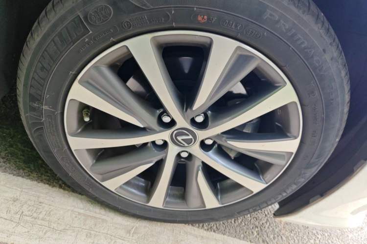 Used Lexus ES 2018 260 Excellence Edition China V Standard Right Front Wheel Hub