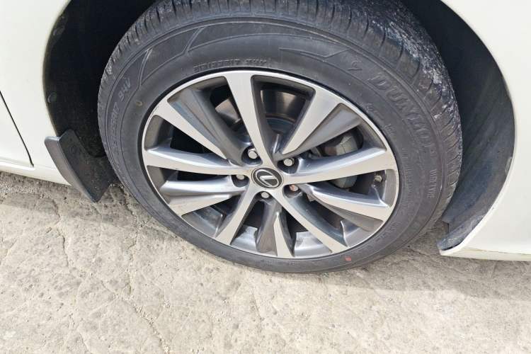 Used Lexus ES 2018 200 Excellence Edition China V Standard Right Front Wheel Hub