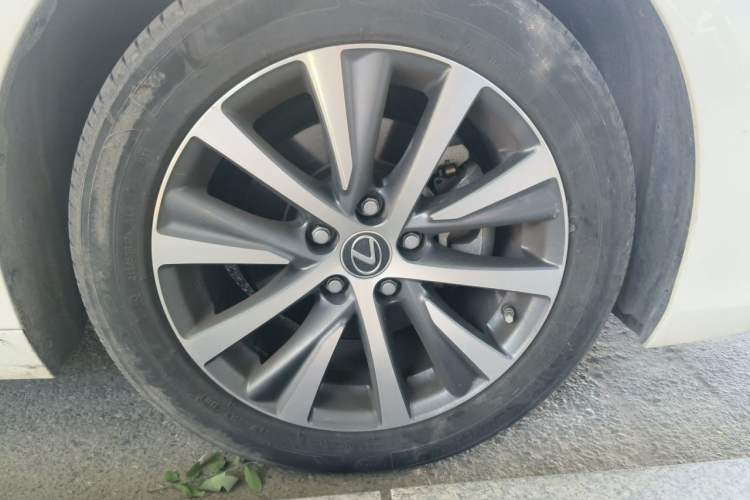 Used Lexus ES 2018 200 Excellence Edition China VI Standard Right Front Wheel Hub