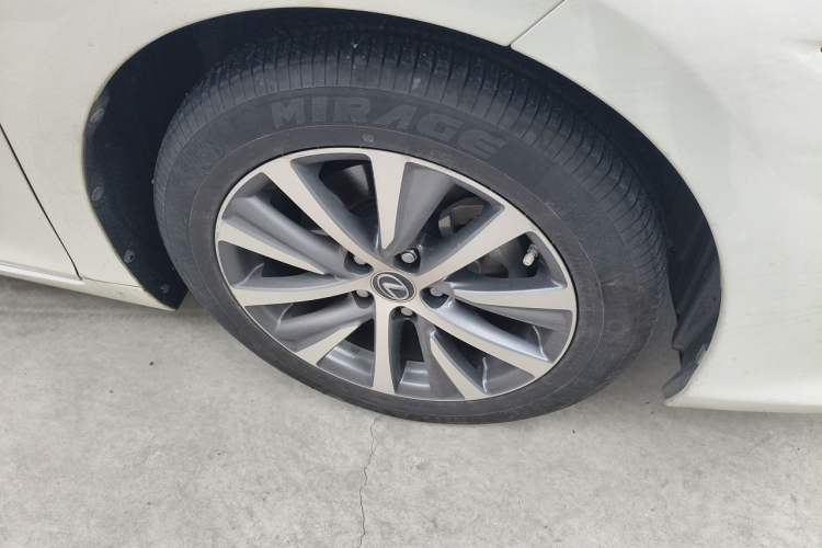 Used Lexus ES 2018 300h Premier Edition China VI Standard Right Front Wheel Hub