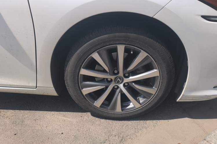 Used Lexus ES 2018 200 Excellence Edition China VI Standard Right Front Wheel Hub