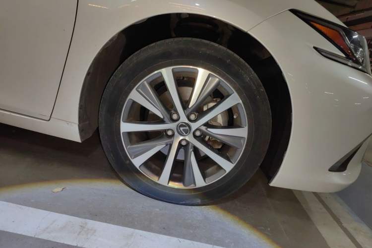 Used Lexus ES 2018 200 Excellence Edition China V Standard Right Front Wheel Hub