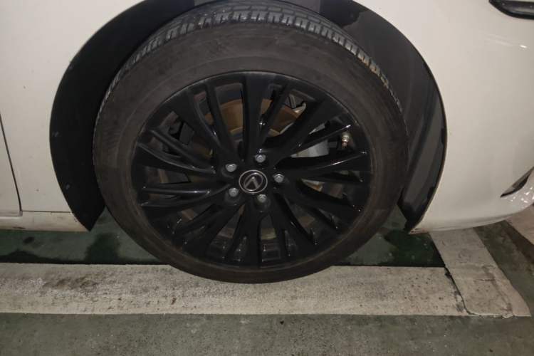 Used Lexus ES 2018 300h Premium Edition China V Standard Right Front Wheel Hub