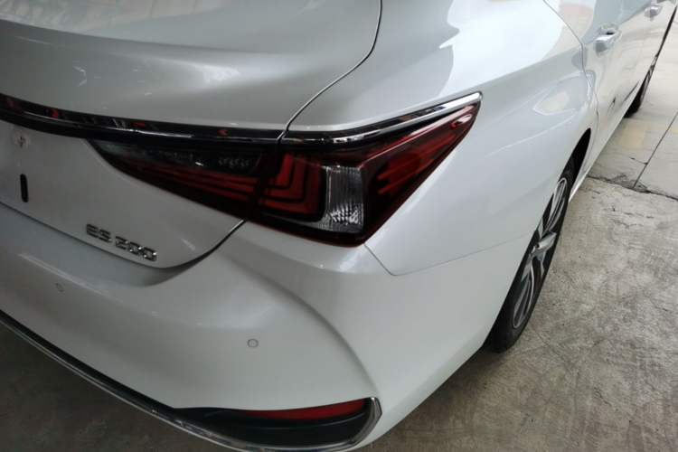 Used Lexus ES 2018 200 Excellence Edition China V Standard Right Rear Taillight