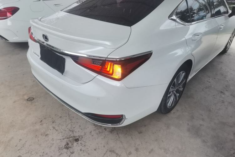 Used Lexus ES 2018 300h Premier Edition China V Standard Right Rear Taillight