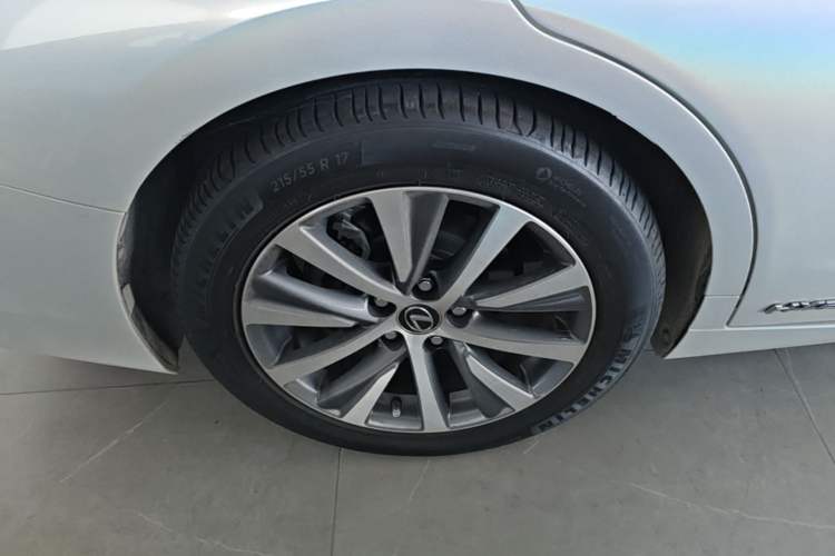 Used Lexus ES 2018 300h Premier Edition China VI Standard Right Rear Wheel Hub