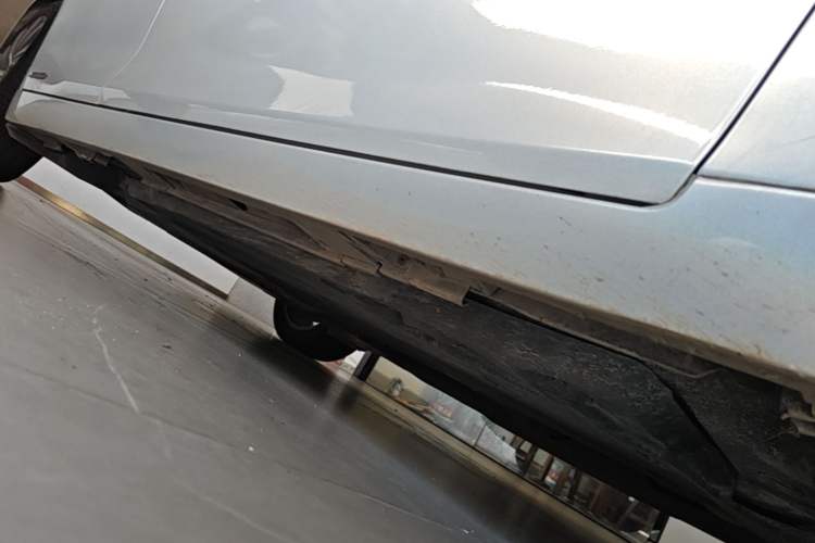 Used Lexus ES 2018 300h Premier Edition China VI Standard Right Side Sill