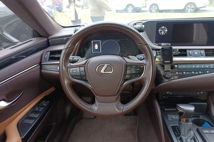Used Lexus ES 2018 300h Premier Edition China VI Standard Steering Wheel