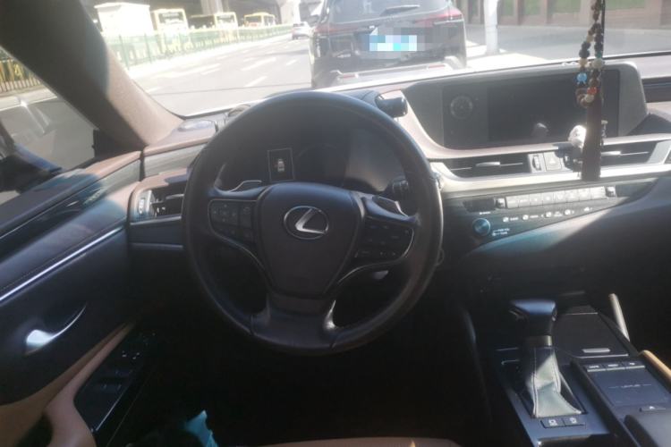 Used Lexus ES 2018 200 Excellence Edition China V Standard Steering Wheel