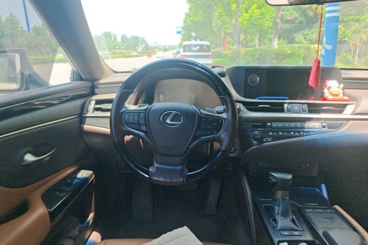 Used Lexus ES 2018 300h Premier Edition China VI Standard Steering Wheel