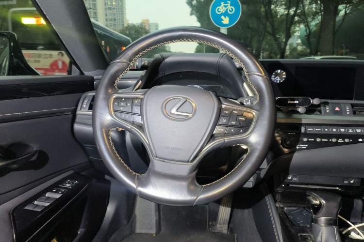 Used Lexus ES 2018 200 Excellence Edition China V Standard Steering Wheel
