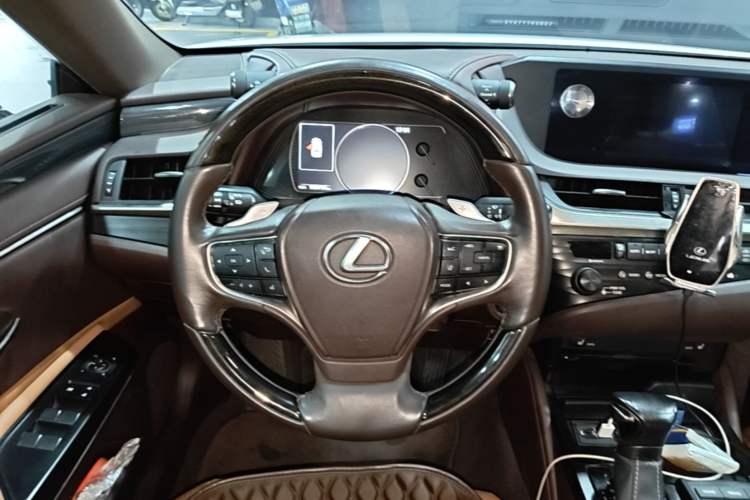 Used Lexus ES 2018 300h Premier Edition China V Standard Steering Wheel