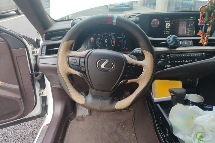Used Lexus ES 2018 200 Excellence Edition China V Standard Steering Wheel