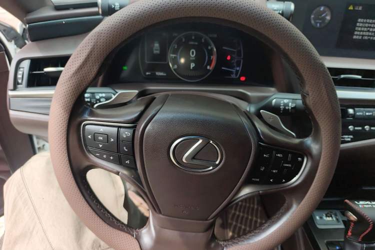 Used Lexus ES 2018 260 Excellence Edition China V Standard Steering Wheel