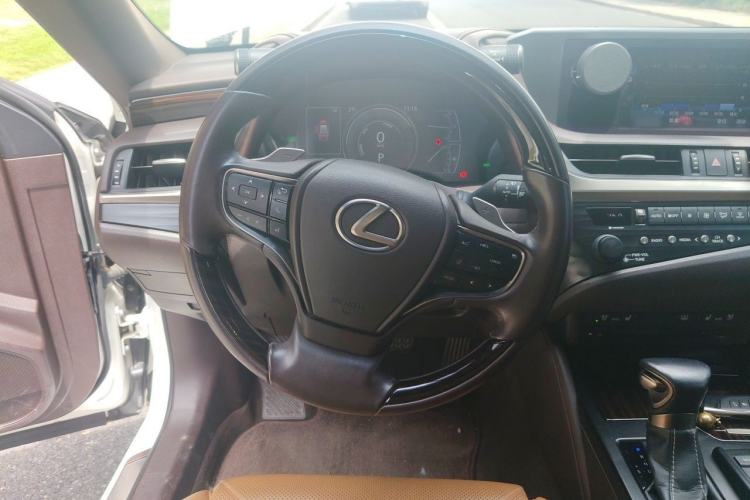 Used Lexus ES 2018 300h Premium Edition China V Standard Steering Wheel