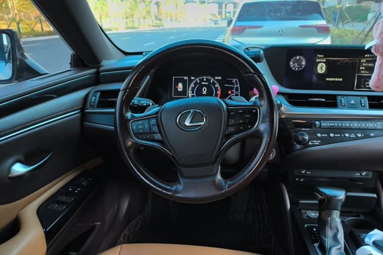 Used Lexus ES 2018 200 Excellence Edition China V Standard Steering Wheel