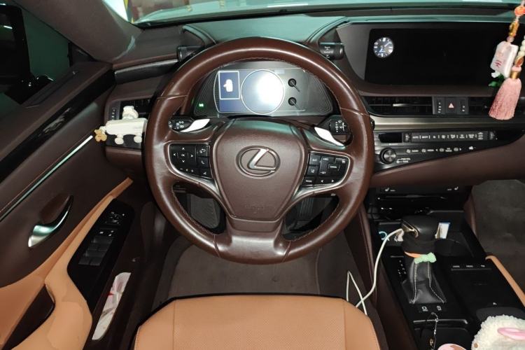 Used Lexus ES 2018 200 Excellence Edition China VI Standard Steering Wheel