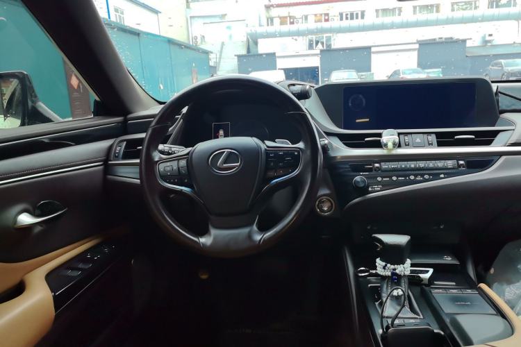 Used Lexus ES 2018 200 Excellence Edition China V Standard Steering Wheel