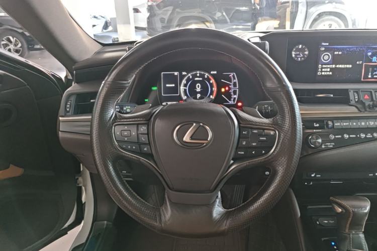 Used Lexus ES 2018 300h Premier Edition China VI Standard Steering Wheel