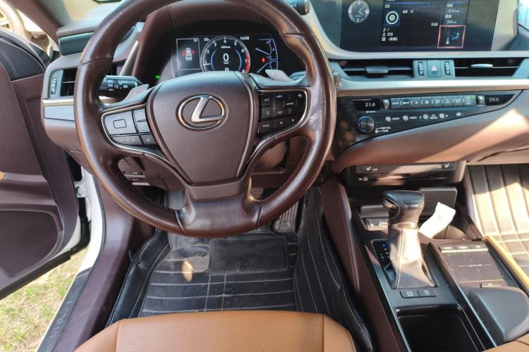 Used Lexus ES 2018 200 Excellence Edition China V Standard Steering Wheel