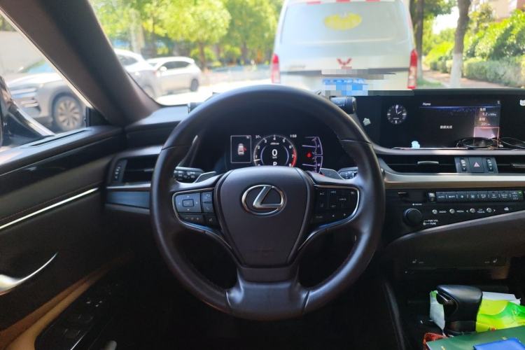 Used Lexus ES 2018 200 Excellence Edition China V Standard Steering Wheel