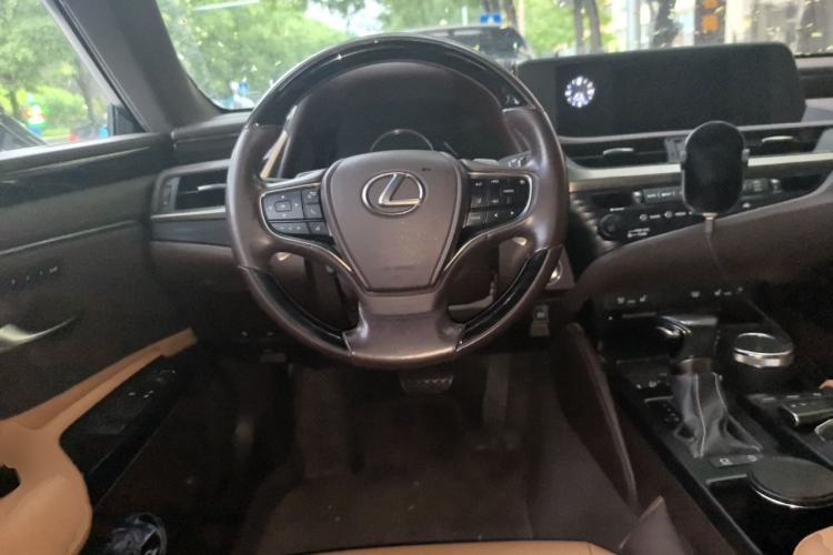 Used Lexus ES 2018 200 Luxury Edition China V Standard Steering Wheel