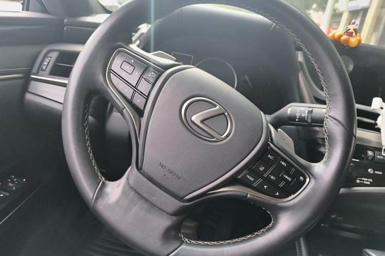 Used Lexus ES 2018 300h Premier Edition China V Standard Steering Wheel