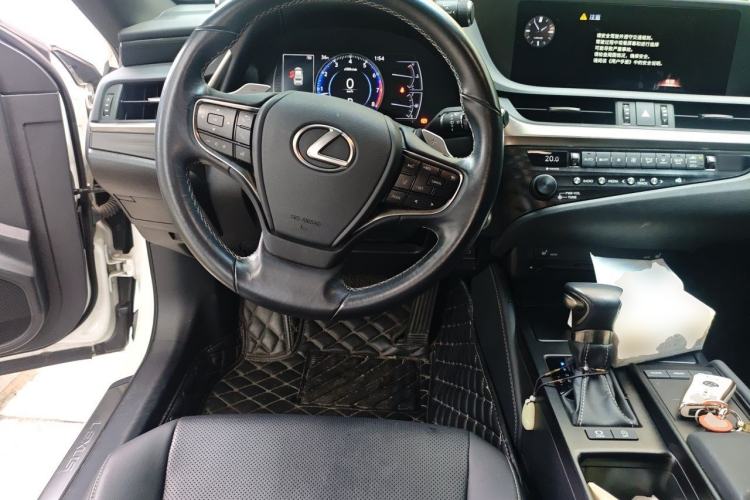 Used Lexus ES 2018 200 Excellence Edition China V Standard Steering Wheel