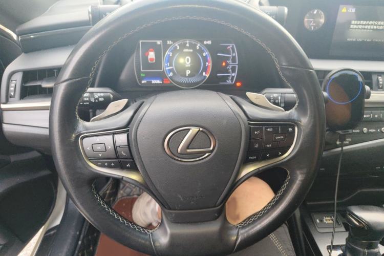Used Lexus ES 2018 200 Excellence Edition China V Standard Steering Wheel