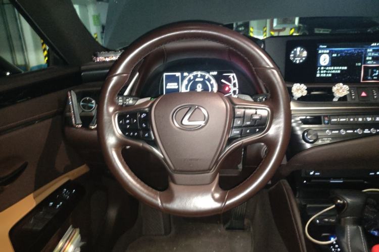 Used Lexus ES 2018 200 Excellence Edition China V Standard Steering Wheel