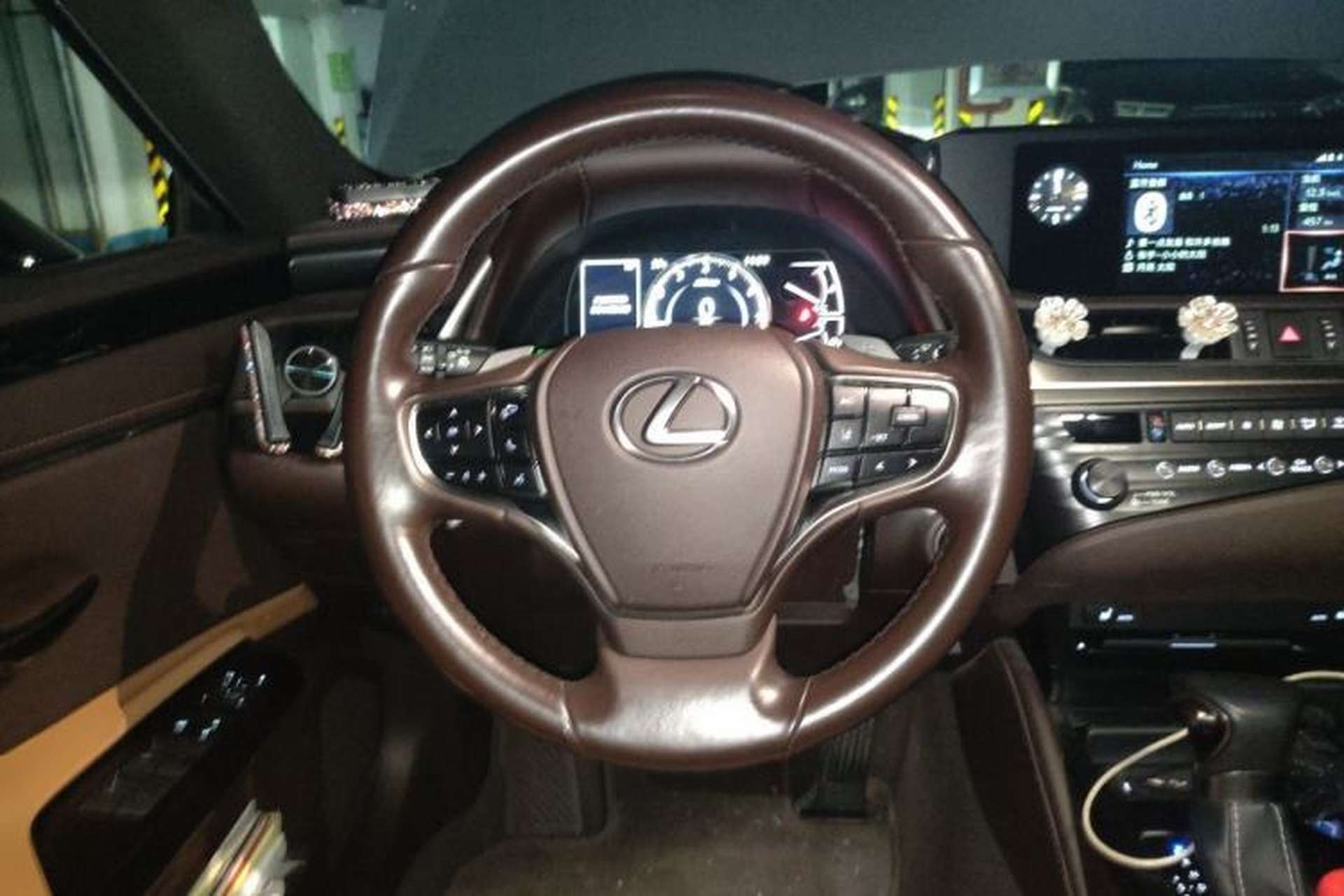 Used Lexus ES 2018 200 Excellence Edition China V Standard Steering Wheel