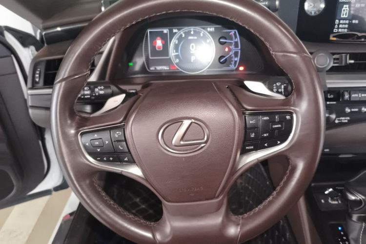 Used Lexus ES 2018 200 Excellence Edition China VI Standard Steering Wheel