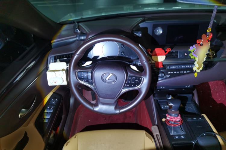 Used Lexus ES 2018 300h Premier Edition China VI Standard Steering Wheel