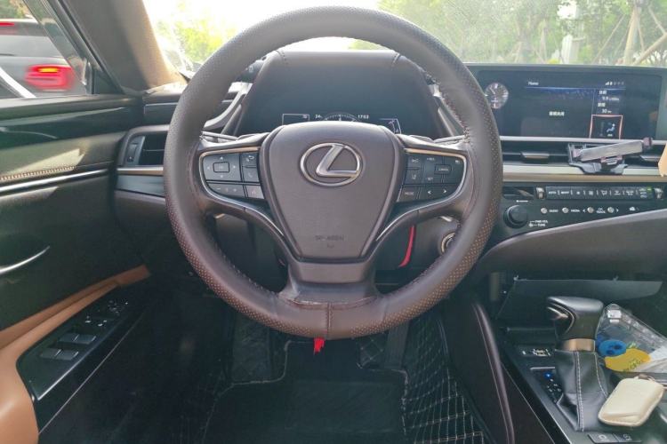 Used Lexus ES 2018 260 Excellence Edition China V Standard Steering Wheel