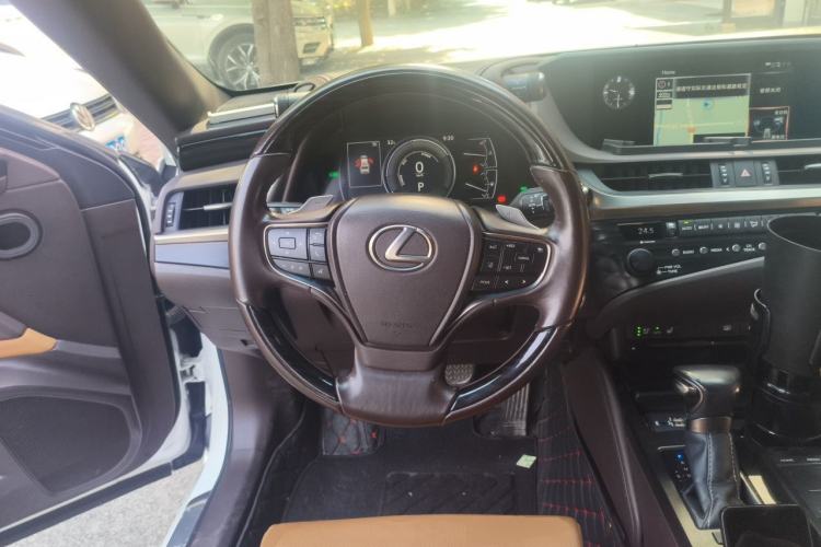 Used Lexus ES 2018 300h Premium Edition China V Standard Steering Wheel