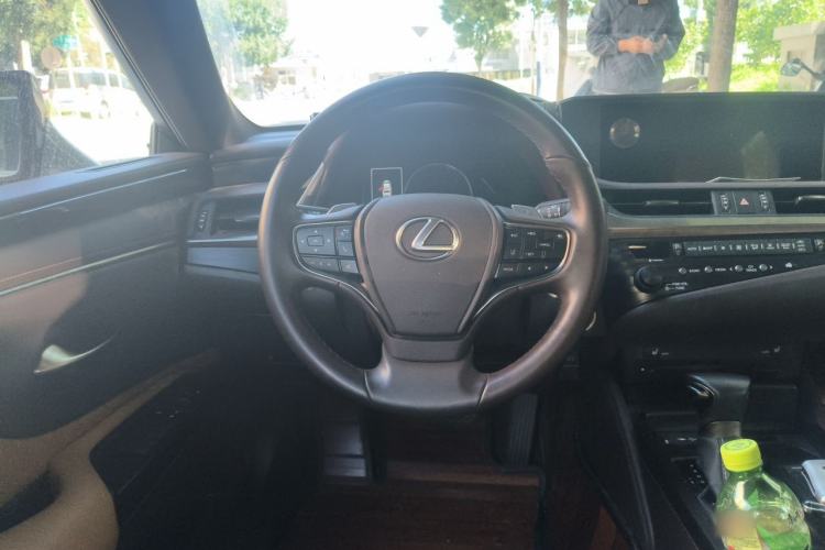Used Lexus ES 2018 200 Excellence Edition China VI Standard Steering Wheel