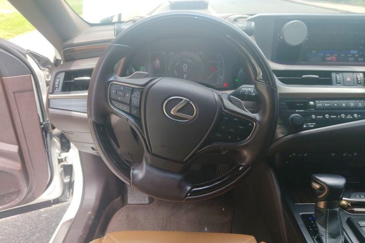 Used Lexus ES 2018 300h Premium Edition China V Standard Steering Wheel