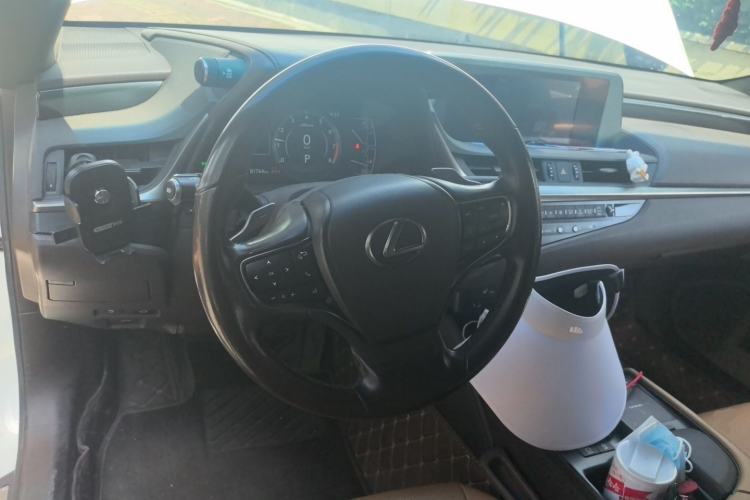 Used Lexus ES 2018 200 Excellence Edition China VI Standard Steering Wheel