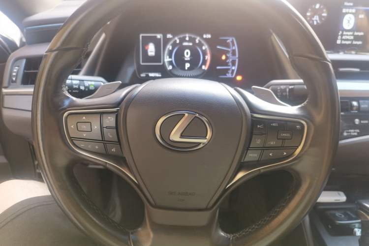 Used Lexus ES 2018 200 Excellence Edition China V Standard Steering Wheel