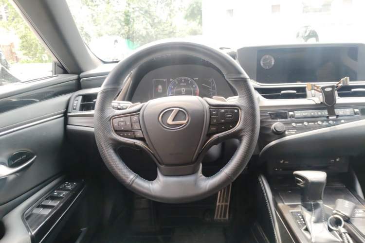 Used Lexus ES 2018 200 Excellence Edition China V Standard Steering Wheel