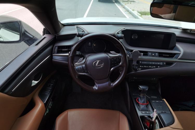 Used Lexus ES 2018 200 Excellence Edition China V Standard Steering Wheel