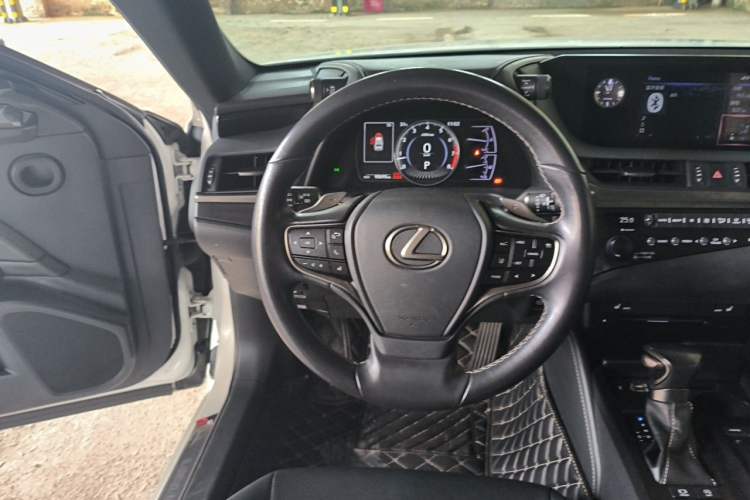 Used Lexus ES 2018 200 Excellence Edition China V Standard Steering Wheel