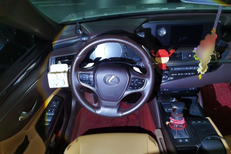 Used Lexus ES 2018 300h Premier Edition China VI Standard Steering Wheel