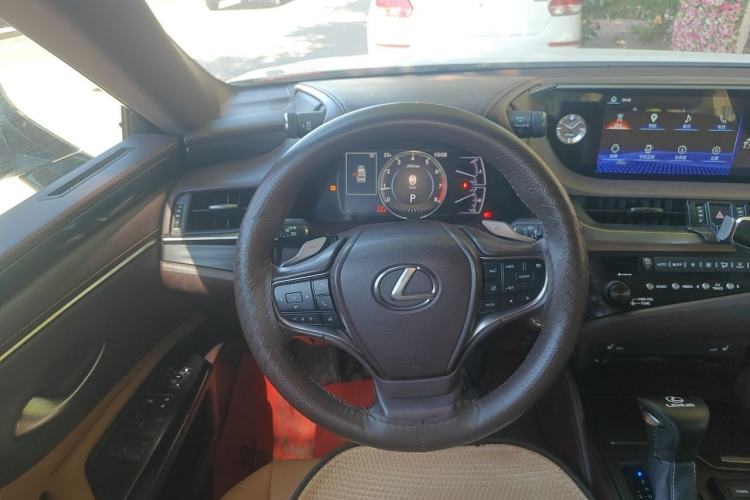 Used Lexus ES 2018 200 Excellence Edition China V Standard Steering Wheel