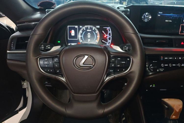 Used Lexus ES 2018 200 Excellence Edition China V Standard Steering Wheel