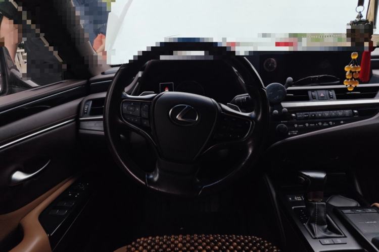 Used Lexus ES 2018 200 Excellence Edition China V Standard Steering Wheel