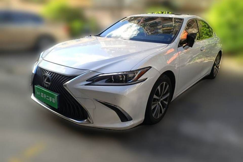 Lexus ES 2018