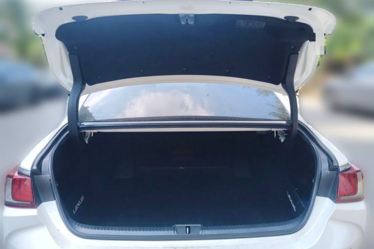 Used Lexus ES 2018 300h Premium Edition China V Standard Trunk