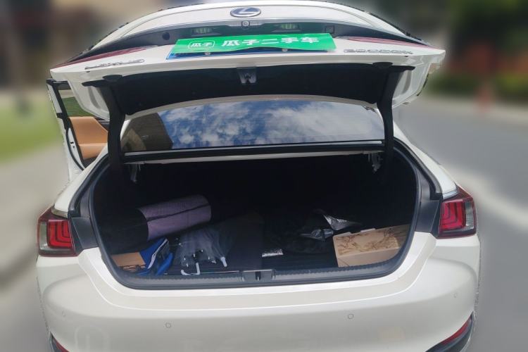 Used Lexus ES 2018 300h Premium Edition China V Standard Trunk
